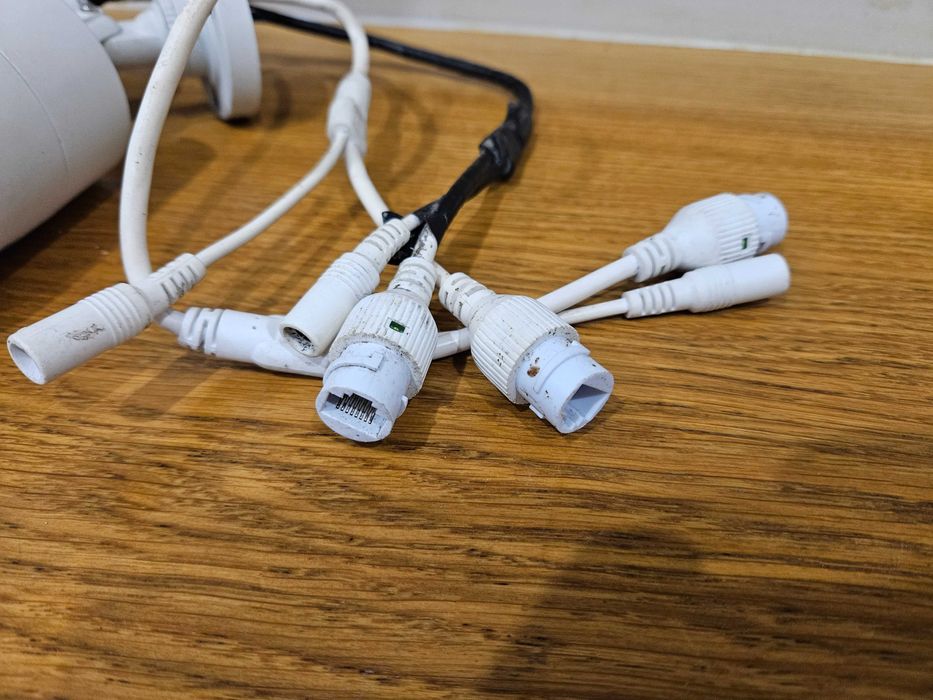 System monitoringu: 4 kamery + dysk 320gb