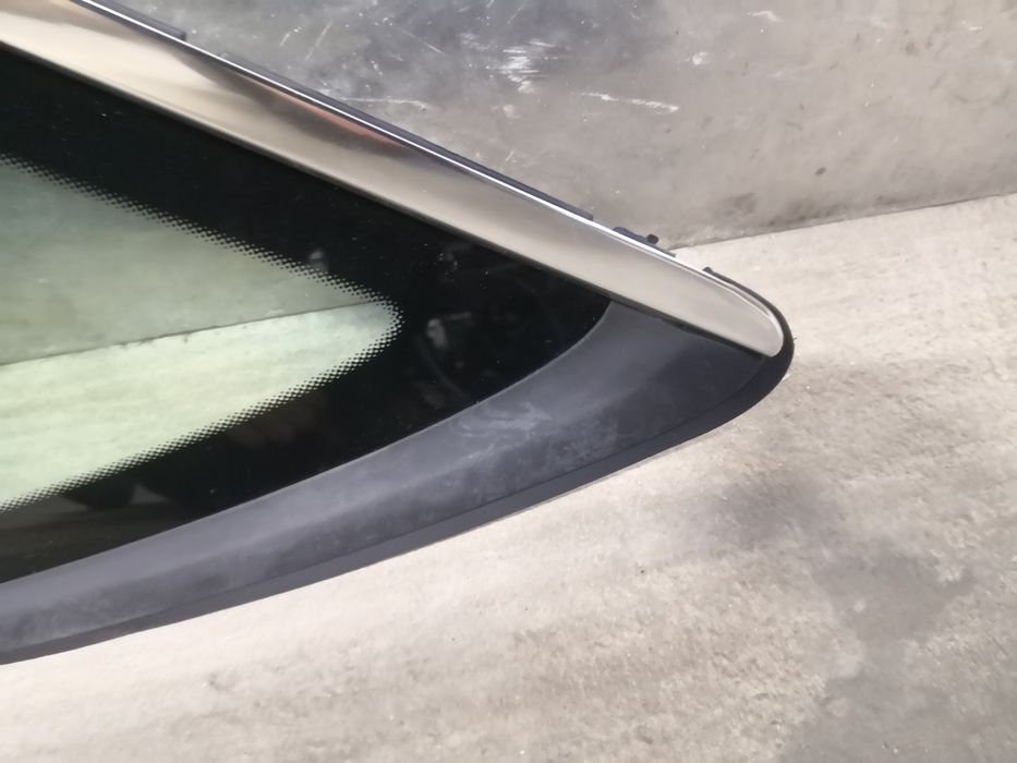 Szyba prawa tylna Mercedes w246 B klasa prawy tył