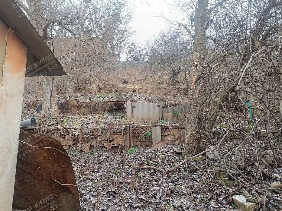 Частина будинку в 300 м від школи №8