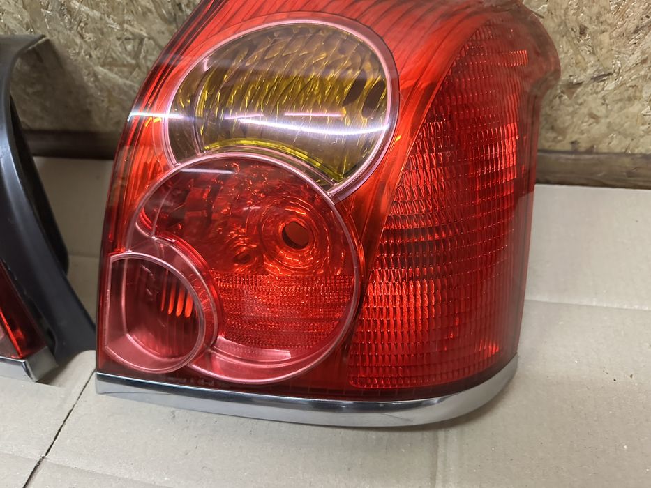 Задні фари стопи ліхтарі
