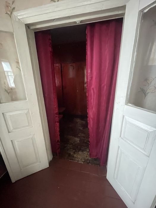 Добротна садиба , індивідуальне опалення , велика ділянка