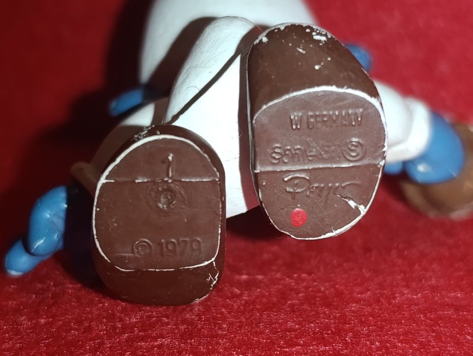 Figura Estrunpfe Sonâmbulo com Vela