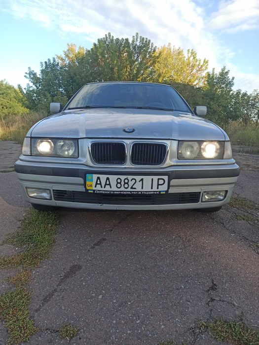 До вашої уваги BMW 318I газ-бензин