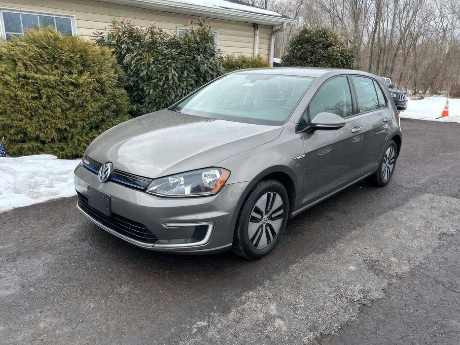 Volkswagen E-Golf      2016