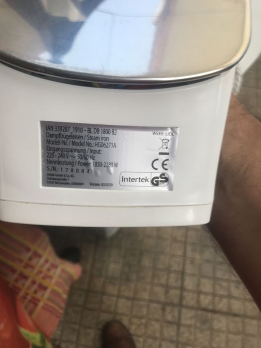 Dois ferros de emgomar a vapor