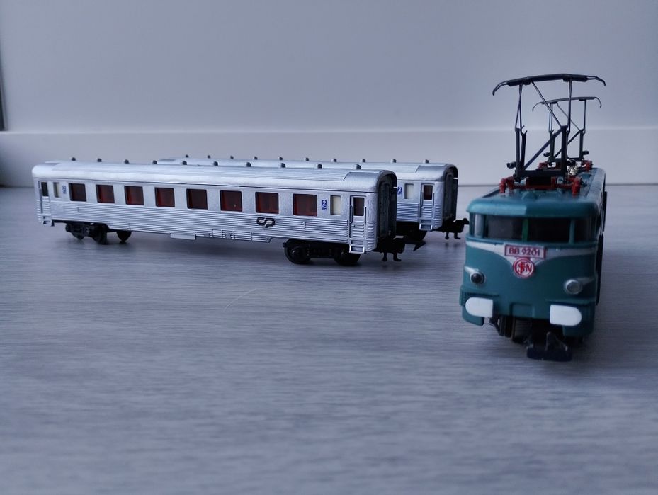 Locomotiva eléctrica SNCF BB 9201 + carruagens Inox H0 1:87