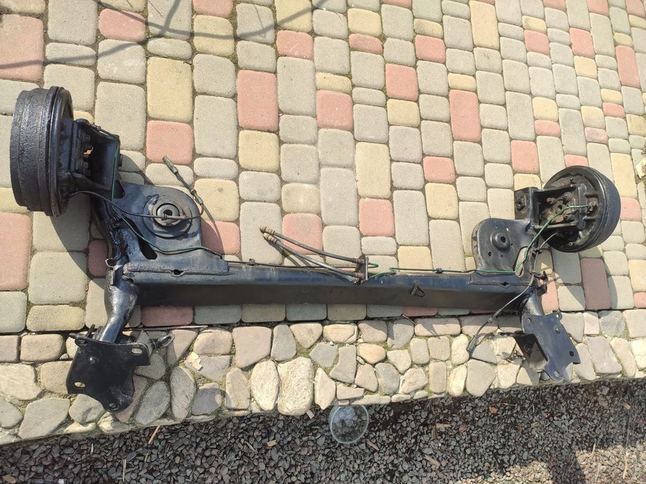 Балка задня Dacia Logan MCV, 555016396R Або по запчастинах