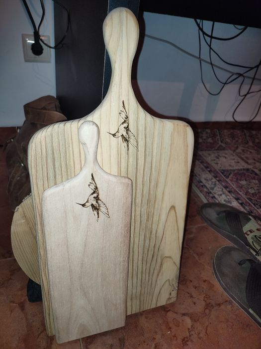 Tábuas de madeira para servir