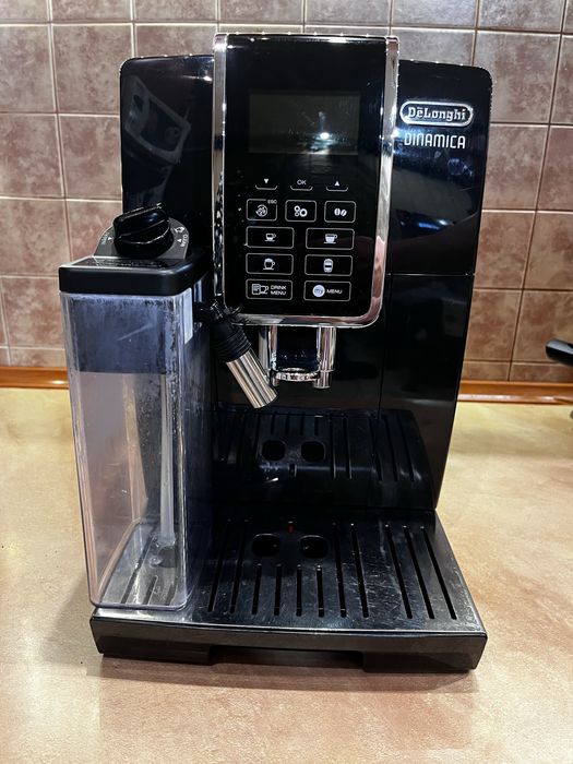 Кавомашина Delonghi dinamica