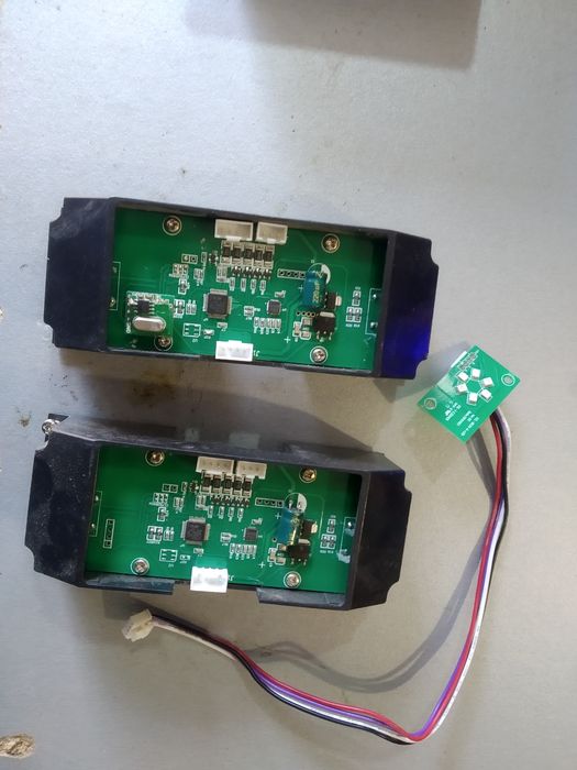 Зарядне 10S. 36V 5A