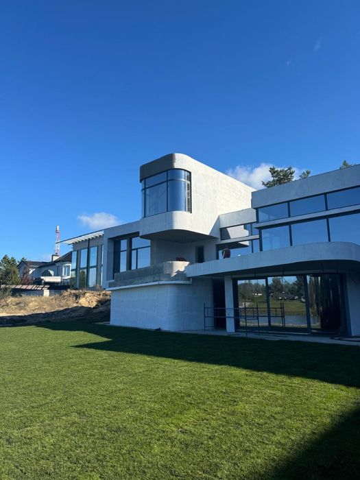 Продажа современного дома с выходом на реку. КГ Riviera Village.