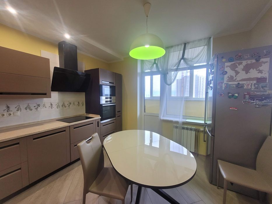 ЖК " Зелений острів 2", вулиця  Сікорського 4Г,  метро " Берестецька "