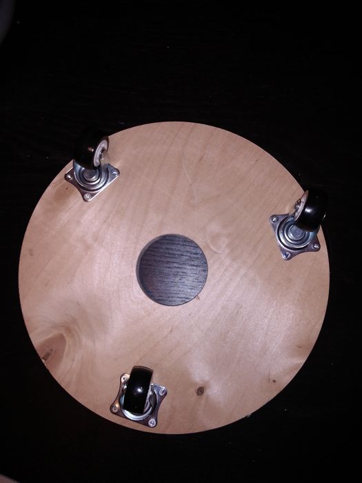 Floreira/plataforma de  transporte de móveis em madeira 30cm diâmetro