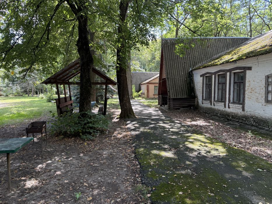 Продаж земельної ділянки 5.7 Га з базою відпочинку Умань