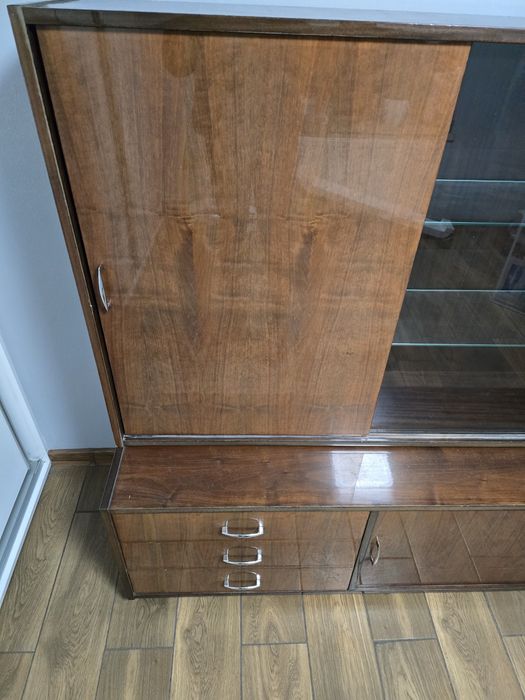 Komoda z nadstawką z czasów PRL