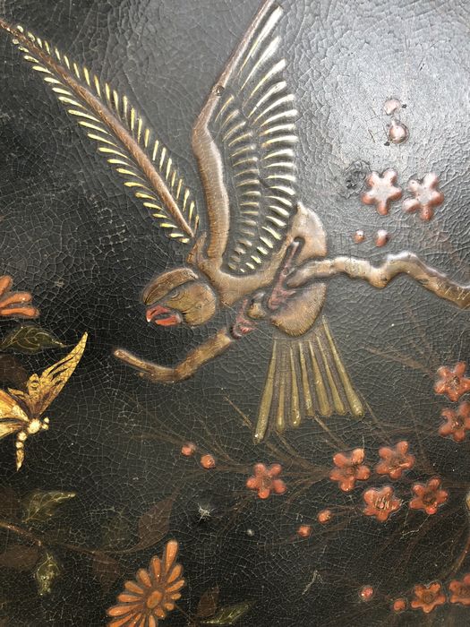 Mesa rebater com relevos