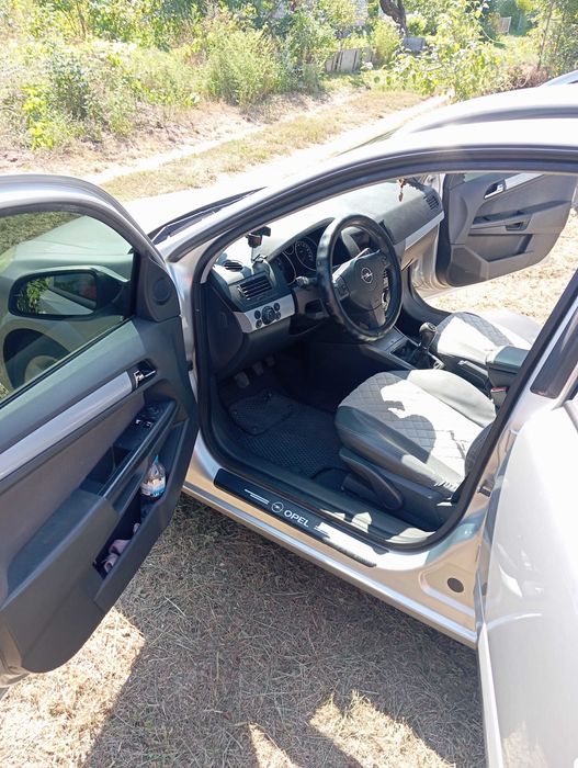 Опель Астра Н універсал 2005