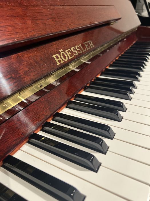 Piano Acústico Vertical Röessler DU-121