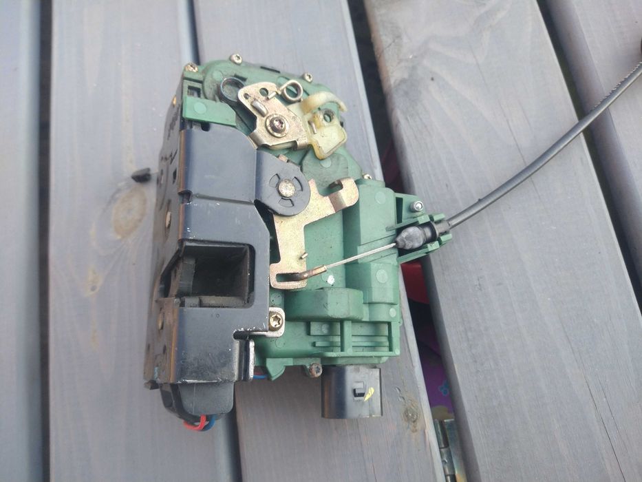 Zamek Drzwi Lewy 3B1. 837 015AM 8PIN Ibiza III, Polo IV itp
