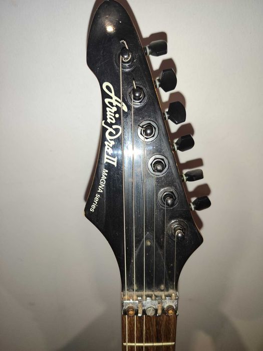 Guitarra elétrica Aria Pro II Magna Series (Esquerdino)