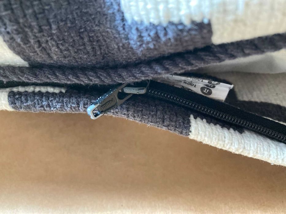 Almofada Penas Branca e Preta Ikea 40x60