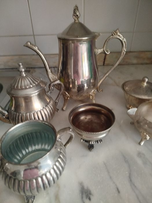 Serviço de chá vintage, não é prata maciça ,mas tem um banho