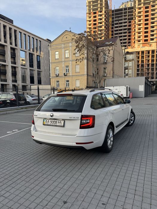 Продам Skoda Octavia Combi офіційна 2018 року