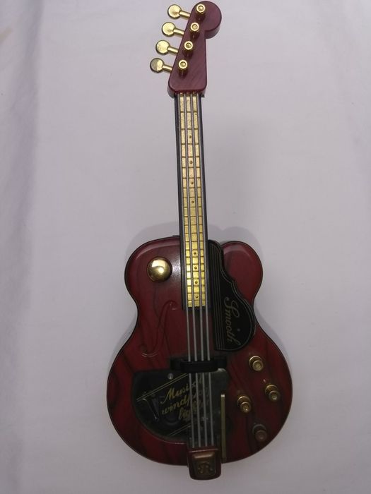 Imitação de violino, com música