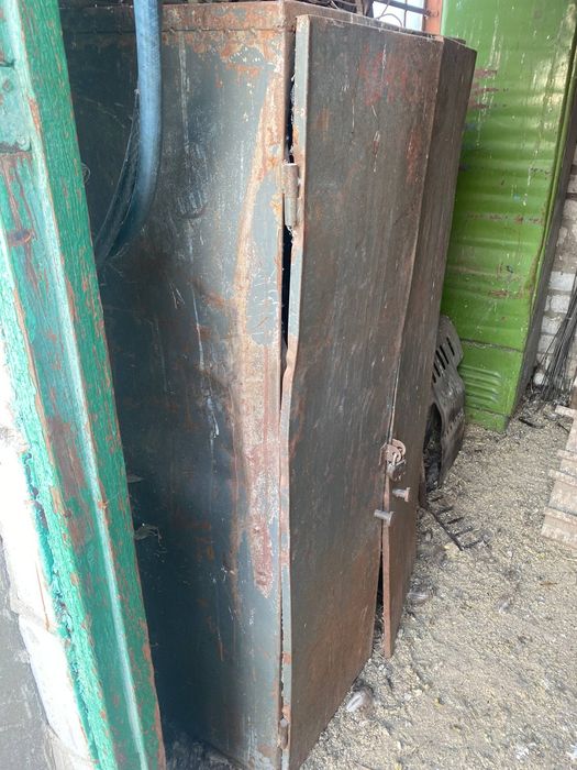 Железный ящик, шкаф