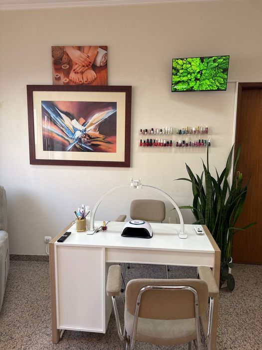 Alugo gabinete/mesa de manicure