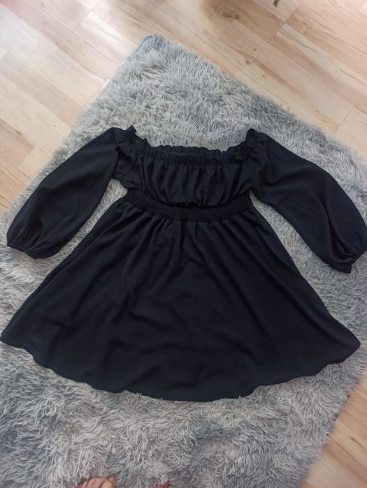 Czarna sukienka hiszpanką r. 42/44