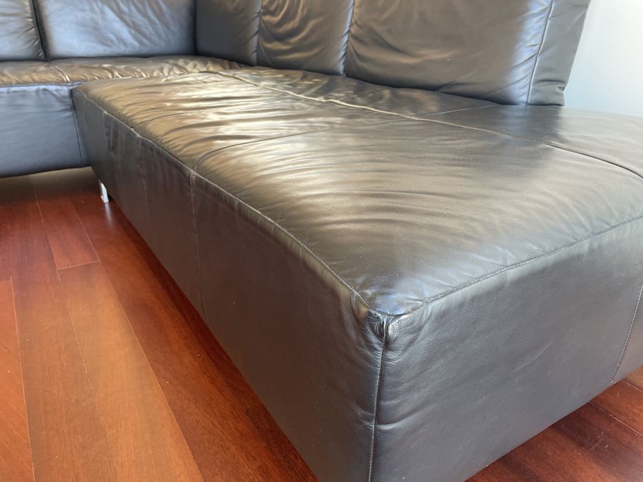 Sofá (chaise longue) em pele preta — design modern