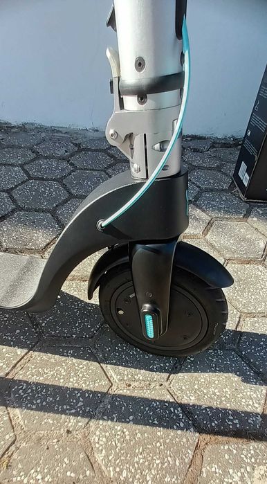 TROTINETE (muito pouco uso, 700W máx), com bateria substituível.