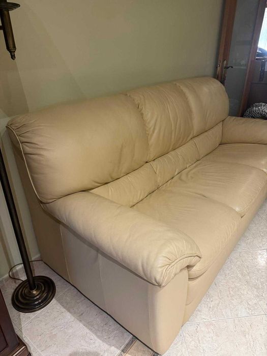 Conjunto de Sofás de Pele Bege (3 +2  lugares)  + Poltrona Reclinável