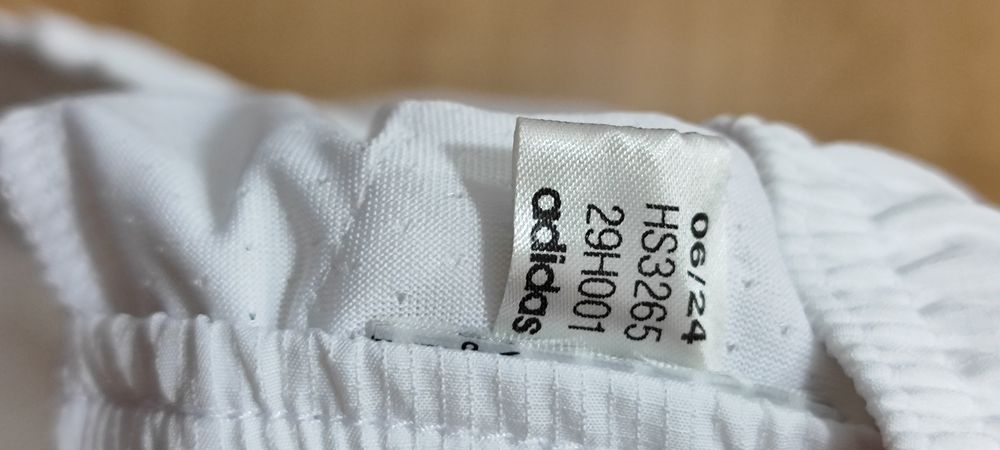 Calções adidas brancos