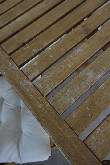 Conjunto Mesa Jardim com 2 Cadeiras e Coxim