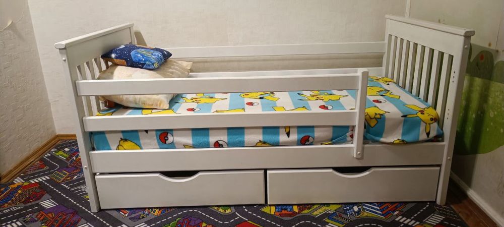 Дерев'яне ліжко  з матрацом 160*80см