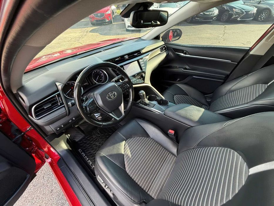 Toyota Camry      2020