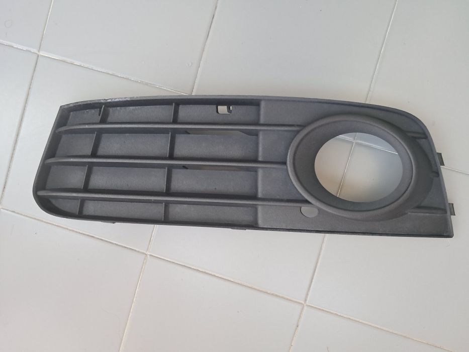 Grelha farol nevoeiro Audi A4 b8
