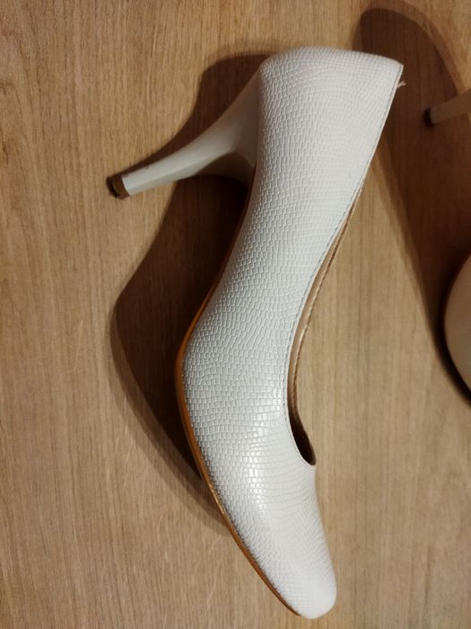 Białe szpilki r 37