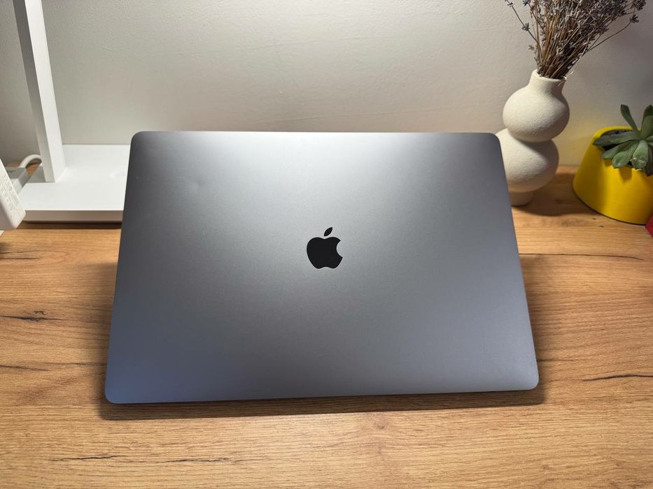 Macbook pro 2019 15 core i9
