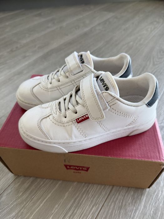 Кросівки білі Levi’s 31 розиіру