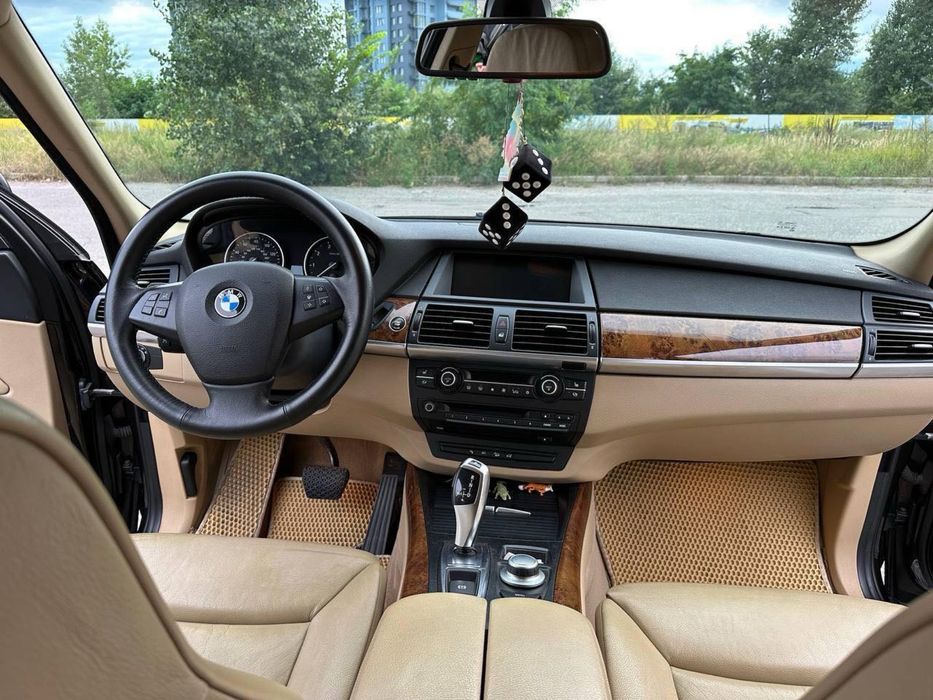 Автомобіль BMW X5