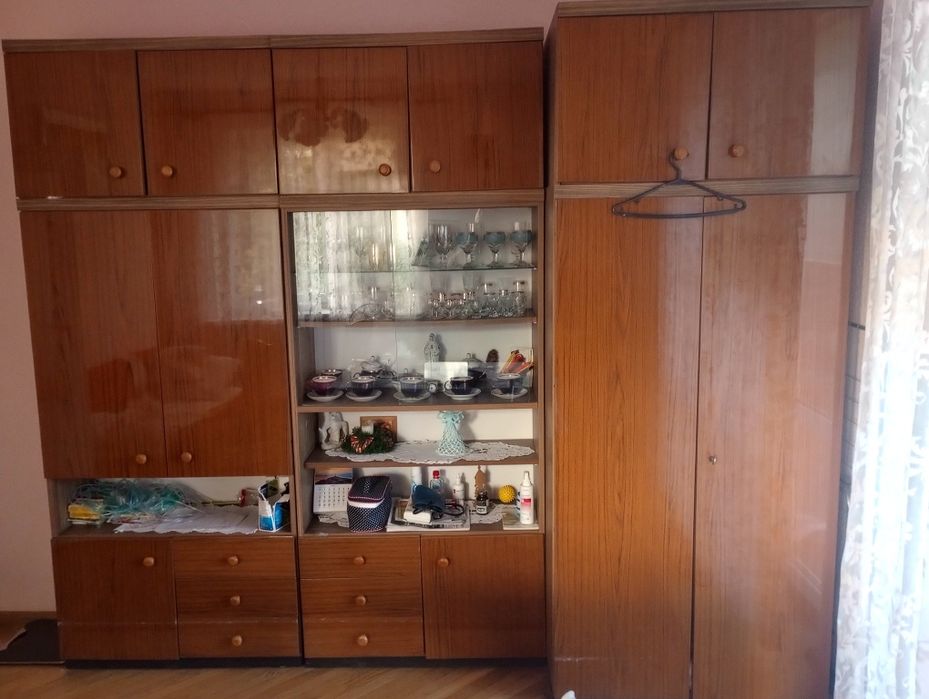 Meble do pokoju, zestaw z szafą