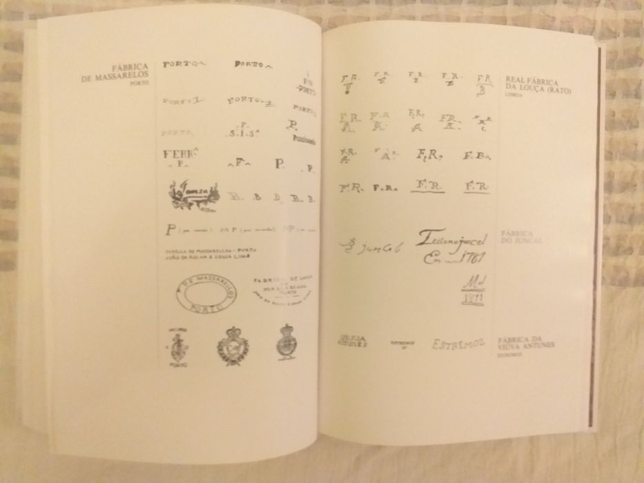 Livro*Faiança  PORTUGUESA = 1° EDIÇÃO.