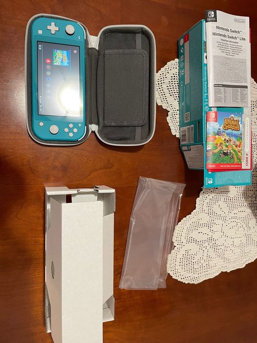Nintendo Switch Lite Turquesa c/ jogo Animal Crossing e capa Nintendo