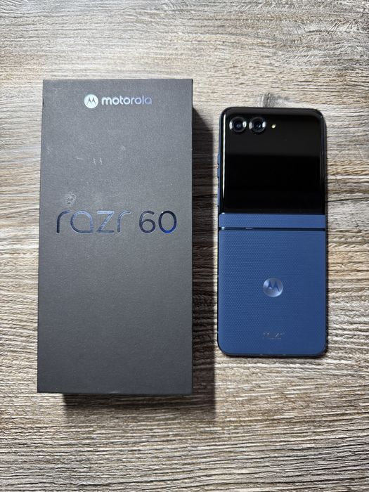 Motorola razr 60 8/256гб