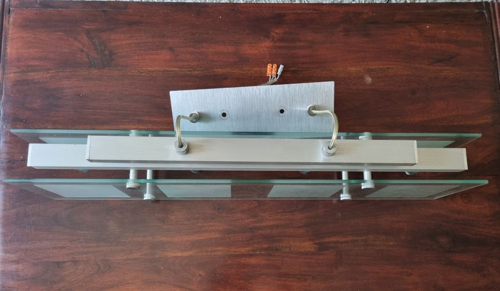 Żyrandol szklany z czterema żarówkami