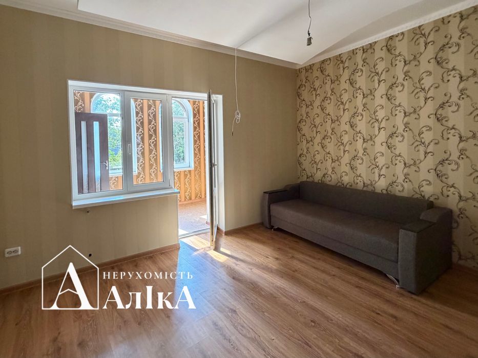 Продам два чудових будинки з ремонтом на одній території!