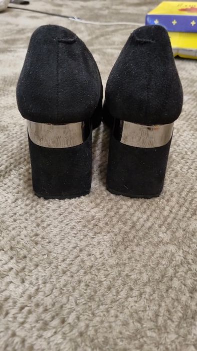 Классика! Черные Туфли лодочки,  очень удобные! Толстый каблук. 37 р.П